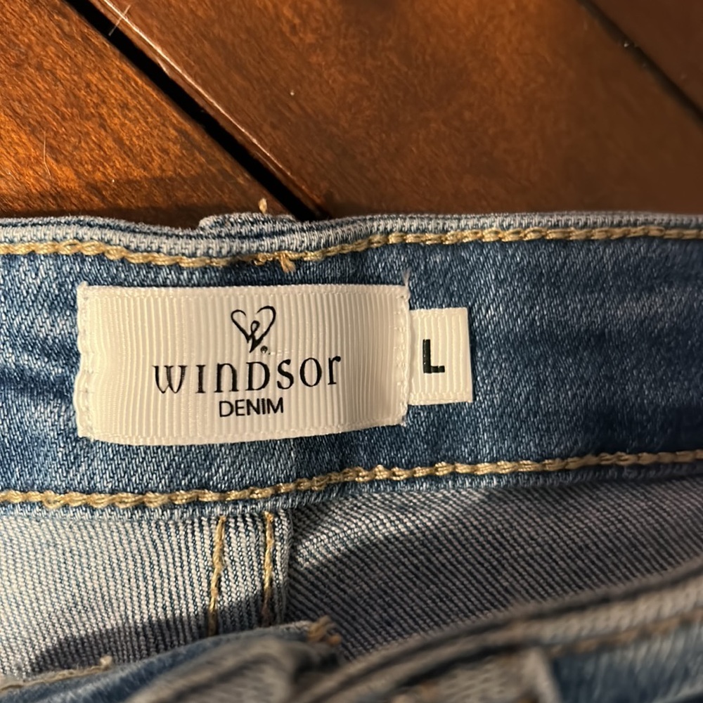 Windsor distressed denim shorts - Picture 5 of 11